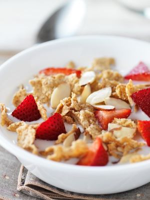 Strawberry Macadamia Sultana Bran