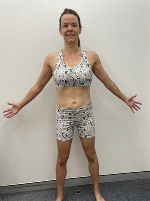Pamela top trained waist