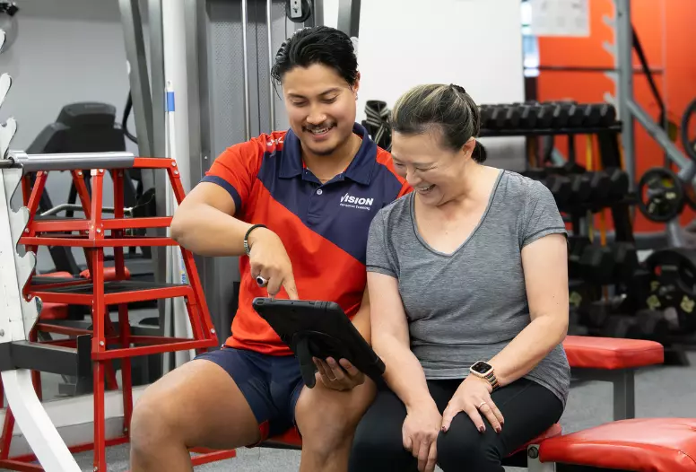 Client and trainer discussing training plan 