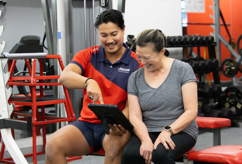 Client and trainer discussing training plan 