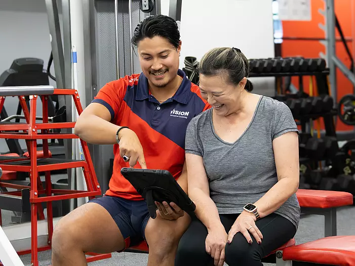 Client and trainer discussing training plan 
